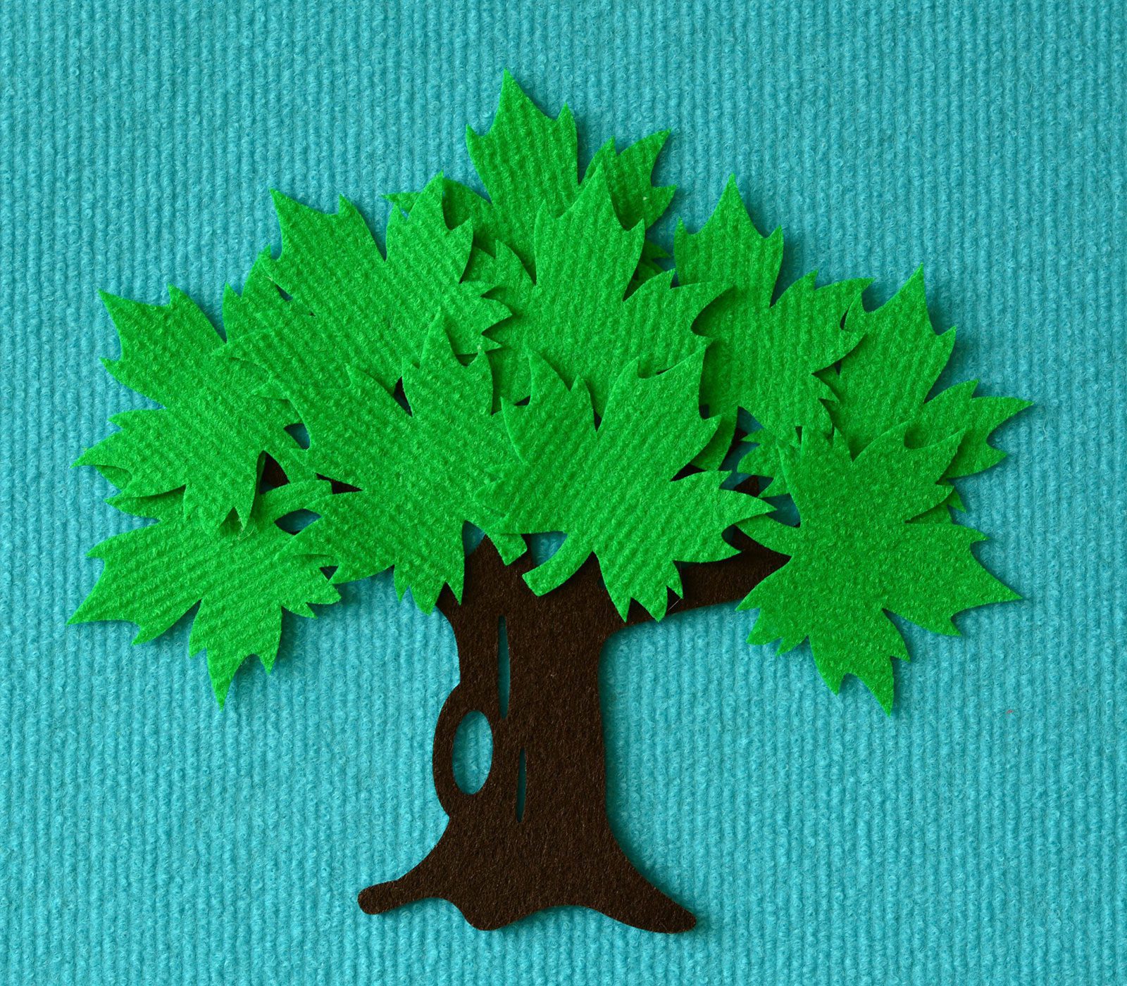 “A Little Maple”, VELCRO® Toy Set for Felt Board Storytelling Activities – 22 Pieces
