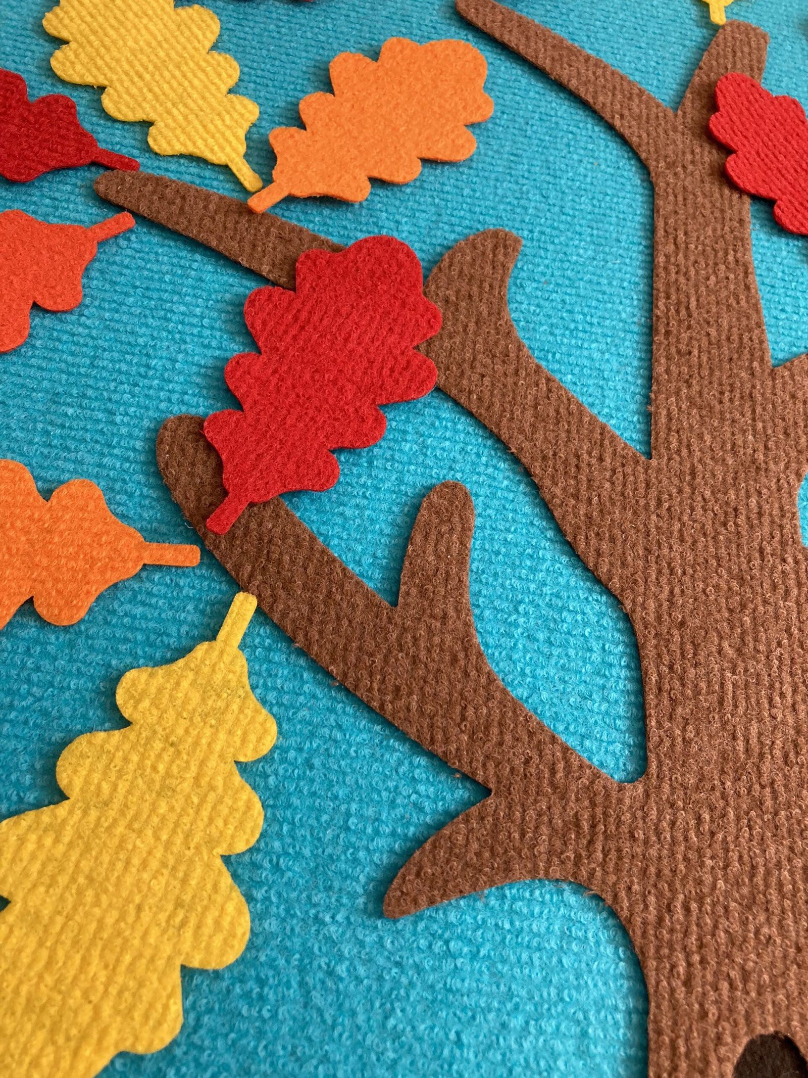 🌳 “Oak Leaves for Tree”, VELCRO® Toy Set for Felt Board Storytelling Activities – 20 Pieces, Mixed Color