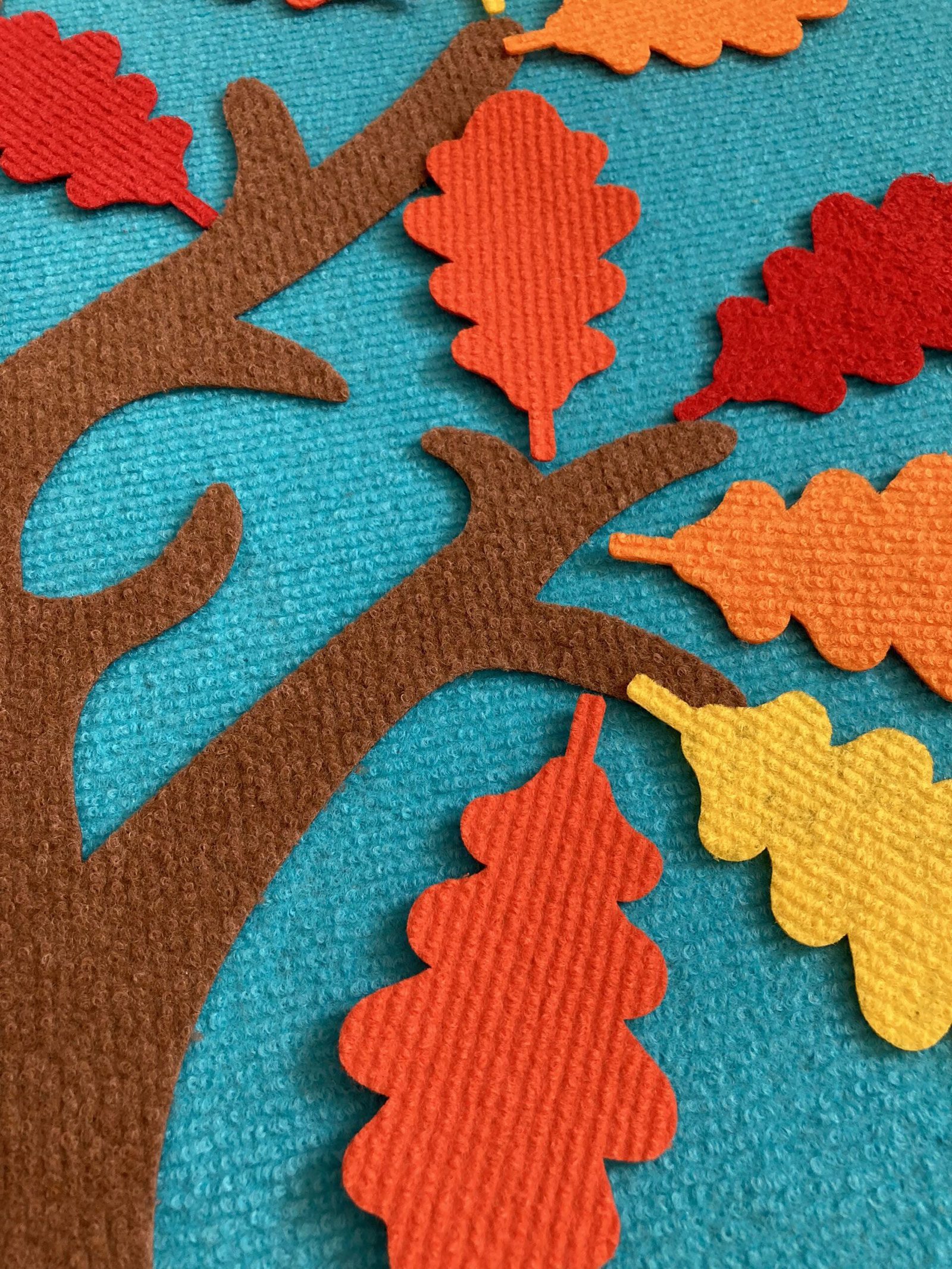 🌳 “Oak Leaves for Tree”, VELCRO® Toy Set for Felt Board Storytelling Activities – 20 Pieces, Mixed Color